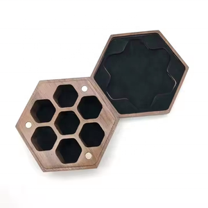 Boîte à dés en bois <span class=keywords><strong>de</strong></span> noyer noir naturel <span class=keywords><strong>pour</strong></span> jeux <span class=keywords><strong>de</strong></span> rôle Dungeons and Dragons (D&D) avec couvercle magnétique robuste - Product Image 4