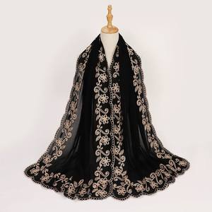 Nuevos Hijabs Negros Modestos con Bordado Floral, Pañuelos para la Cabeza Musulmanes de Lujo, Transpirables y Suaves al Tacto, Venta al Por Mayor - Product Image 1