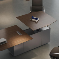 Bureau de direction en bois en forme de V moderne, mobilier de bureau luxueux, pieds de table découpés au laser en forme de X.