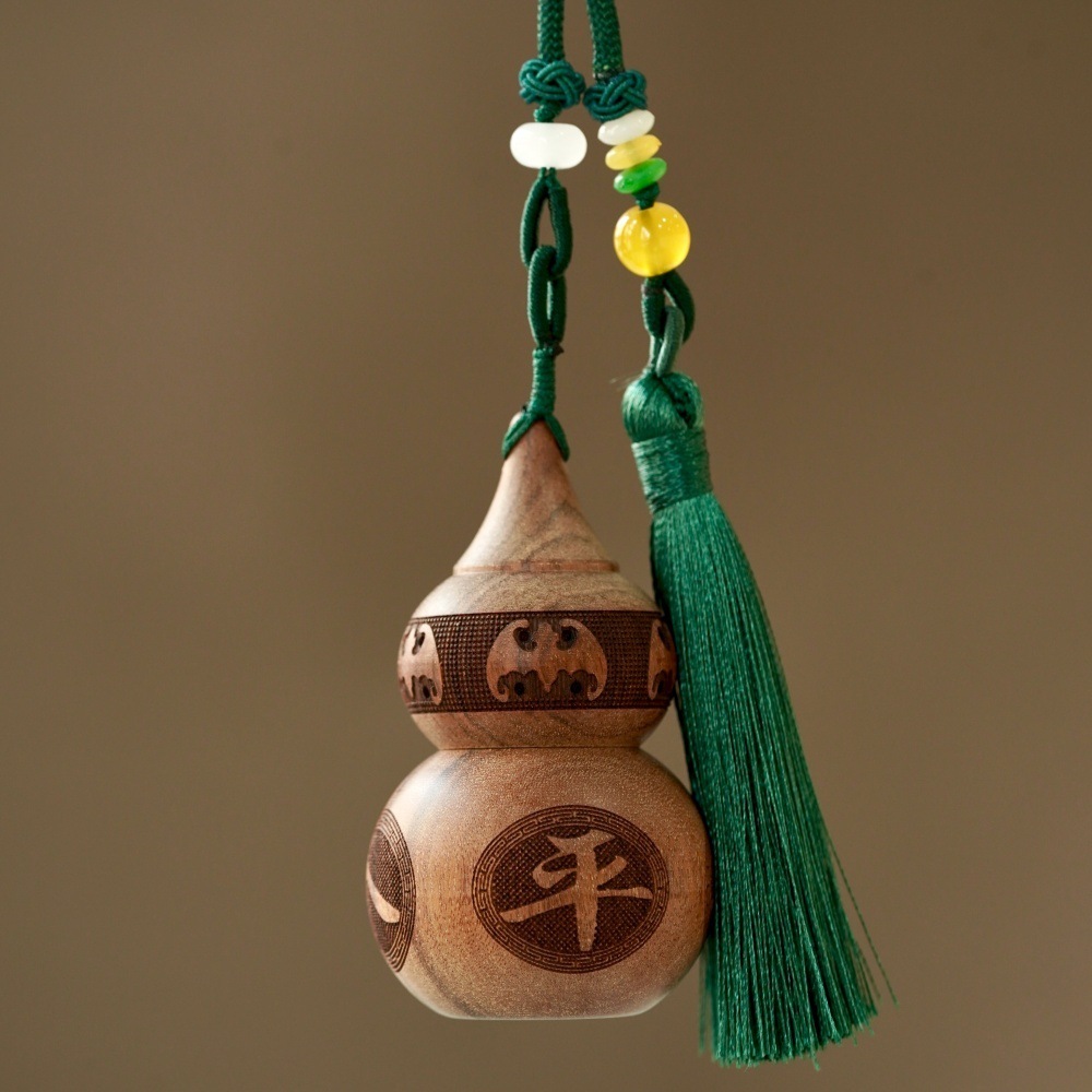 Large size of the "Safe Passage" gourd