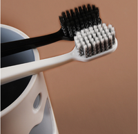 A-6652 Brosse à dents noire et blanche à poils souples pour couple, idéale pour les voyages et la maison