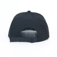 Casquette structurée à 5 panneaux en tissu imperméable avec patch en caoutchouc personnalisé et cordon
