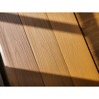 Revêtement de sol extérieur anti-décoloration imperméable à l'eau Revêtement de sol extérieur durable en wpc Plancher extérieur en bois et plastique