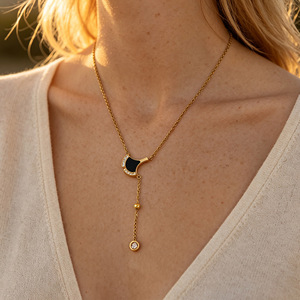 Y-förmiger Schwarzer Käfer-Anhänger Edelstahl Damenkette Vergoldet PVD Edelstahl Modeschmuck Wasserdicht - Product Image 2