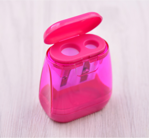 Meilleur prix pour un taille-crayon manuel en plastique coloré miniature pour les enfants à l'école, pour les fournitures scolaires quotidiennes, un cadeau créatif, à utiliser à la maison ou en classe - Product Image 3