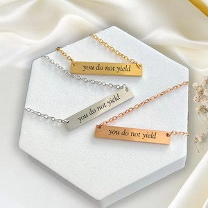 Nuova Idea di Prodotto: Collana Ispirazionale 'Non Arrendersi', Ciondolo Trendy Placcato Oro in Acciaio Inossidabile, Gioiello da Regalo - Product Image 2