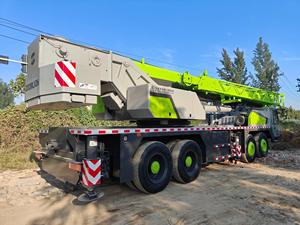 Grue sur camion Zoomlion 70 tonnes bien entretenue, moteur Weichai de qualité supérieure, levage fluide pour les chantiers - Product Image 5