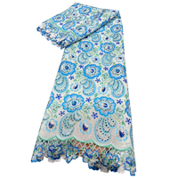Tissu de robe de soirée africaine en mousseline de soie rose pastel multicolore à motif floral cachemire, brodé de dentelle et de petites paillettes, avec bordure inférieure ajourée