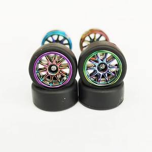 قطع غيار مصغرة معدلة لنموذج سيارة مصبوب، عجلات بلاستيكية ذهبية مخصصة وإطارات مطاطية بمقياس 1/64 - Product Image 3