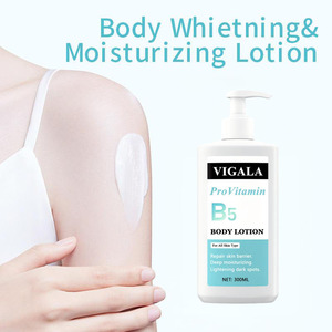 Lozione Corpo Sbiancante Vegana con Vitamina B5, Nicotinamide e Vitamina C 300ml per Donne Adulte Tutti i Tipi di Pelle - Product Image 4