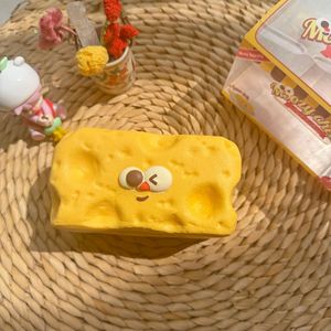 Jouet Squishy en forme de fromage suisse, mignon, à remontée lente, anti-stress, parfumé, en forme de nourriture, en boîte vitrine, vente en gros - Product Image 3