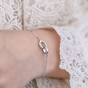 Pulseras minimalistas de doble anillo, pulseras circulares entrelazadas de circonita de Plata de Ley 925 para niñas - Product Image 4