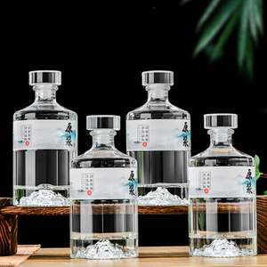 Bouteilles en verre personnalisées <span class=keywords><strong>de</strong></span> luxe 500 ml, 700 ml, 750 ml avec bouchon en liège pour le rhum, la vodka, le whisky, la tequila, le <span class=keywords><strong>gin</strong></span>, pour <span class=keywords><strong>l</strong></span>'emballage des spiritueux - Product Image 2