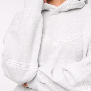 Haut décontracté surdimensionné pour femme avec cordon de serrage, logo imprimé et bordure en dentelle, style streetwear, personnalisable - Product Image 2