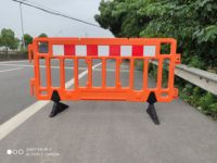 "Barrera de plástico PE de 2M para seguridad vial Barricada DE SEGURIDAD PE Aislamiento de carretera peatonal de tráfico"