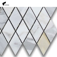 Tuiles de mosaïque en marbre naturel de Carrare Biano, forme losange, atmosphériques, exquises et modernes, pour la chambre à coucher, la salle de bain, l'intérieur/l'extérieur