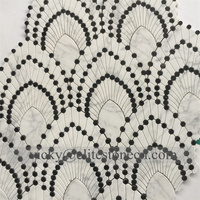 Mosaïque de pierre de travertin beige blanc de Carrare articulée, solution de design d'intérieur Scarpa pour la cuisine et la salle de bain