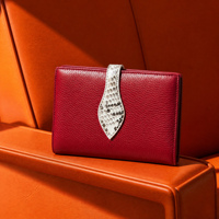 Bolso de Mano Tipo Clutch de Piel Sintética Color Rojo Cereza con Correa de Pitón, Elegante y Chic para Uso Diario, Personalizable OEM