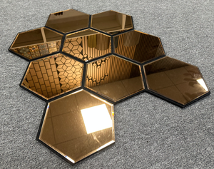 Panel Acústico Espejo Hexagonal con Diseño de Panal de Abeja |   Moderno Arte de Pared Absorbente de Sonido con Tinte Bronceado para Dormitorio, Estudio y Oficina |   Akupanel - Product Image 4