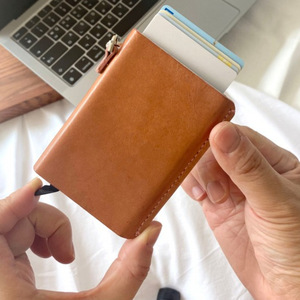 Tarjetero creativo de cuero PU estilo coreano, tarjetero anti-RFID de aleación de aluminio metálico, tarjetero portátil para tarjetas de visita y tarjetas bancarias - Product Image 3