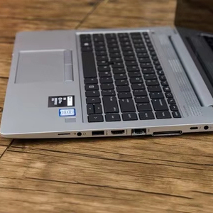 Ordinateur Portable HP EliteBook <span class=keywords><strong>840</strong></span> G2 14 Pouces d'Occasion Intel Core I5 de 5ème Génération 8Go de RAM 500Go SSD Windows 10 Quad Core Grade A+ Optimisé pour le Bureau - Product Image 1