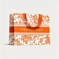 Sac cadeau de luxe en carton blanc recyclable avec poignée ruban dissimulée et sangle intérieure, 190-230 g/m², logo personnalisé
