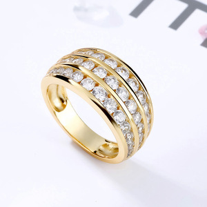 Anello da Cocktail Q230 per Donna, Placcato Oro con Zirconia Cubica, Incastonatura a Canale, Pietra Rotonda, Gioiello Elegante per Feste - Product Image 1