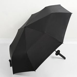 Parapluie publicitaire créatif, moderne, noir, à trois plis, à commande manuelle, avec poignée, en forme d'épée de samouraï - Product Image 2