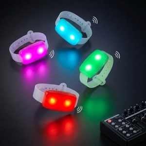 Bracelet LED à <span class=keywords><strong>t</strong></span>élécommande RF avec logo personnalisé, vente <span class=keywords><strong>en</strong></span> gros, RGB programmable, bracelet <span class=keywords><strong>en</strong></span> tissu clignotant pour concert, marathon, sports - Product Image 1