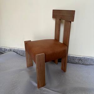 Silla de Comedor Tradicional con Estructura de Madera Maciza, Tapizada en Cuero Artificial Marrón, Respaldo Geométrico, para Oficina en Casa y Muebles para el Hogar - Product Image 5