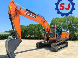 Excavatrice sur chenilles d'occasion de taille moyenne DEVELON DX210 disponible à la vente à bas prix, offrant une bonne valeur pour l'argent. - Product Image 6