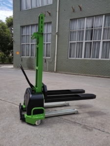 Sharefer 500kg 1300mm Apilador semieléctrico Apilador de autoelevación Apilador de elevación portátil 1,3-1,6 m de altura de elevación - Product Image 3