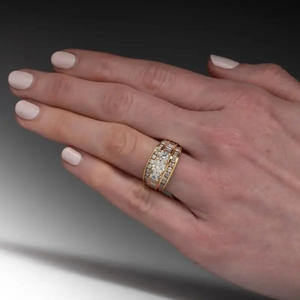 Anello da Donna T0954 in Oro Massiccio 18K con Diamante Taglio Brillante Rotondo Colore D Naturale, Fede Nuziale con Pietre Laterali a Baguette - Product Image 3