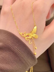 Collana con Ciondolo a Farfalla e Serpente in Acciaio Inossidabile, Design Elegante e Lussuoso, Gioiello Romantico di Alta Gamma - Product Image 6