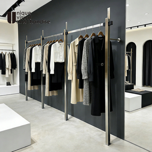 Exhibidores Metálicos para Ropa, Estantes Plateados, Muebles de Boutique para Tiendas de Ropa de Hombre y Mujer - Product Image 4