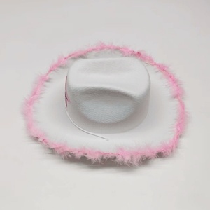 Chapeau de <span class=keywords><strong>cowboy</strong></span> blanc avec bordure en plumes roses et étoile à paillettes pour les enterrements de vie de jeune fille, les fêtes costumées et les tenues de jeu de rôle pour femmes - Product Image 5
