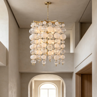 Lustre carré en verre nervuré à bulles, avec chaîne réglable et LED dimmable, pour villas de villégiature, entrées et vestibules.