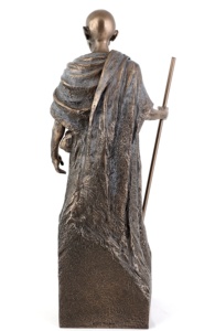 Statue de Mahatma sugji gphi, finition cuivre, en résine - Product Image 4