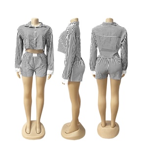 ZHEZHE Completo Estivo da Donna: Camicia Casual con Colletto e Pantaloncini a Righe a Maniche Lunghe, Set 2 Pezzi Taglie Forti - Product Image 2