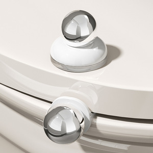 ที่ยกฝาชักโครกทรงกลมเคลือบโครเมียมเพื่อการเปิดและปิดฝาอย่างถูกสุขอนามัย - Product Image 3