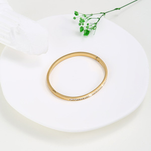 <span class=keywords><strong>Brazalete</strong></span> de Acero de Titanio Antideslustre con Diseño de Estrellas <span class=keywords><strong>para</strong></span> Mujer, Joyería de Moda de Lujo con Baño Electrolítico, Estilo Europeo INS - Product Image 4