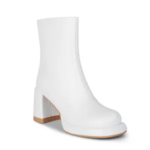 WETKISS ucuz toptan klasik tasarım düz beyaz PU çizmeler yuvarlak ayak kadınlar için düşük platformu çizmeler blok topuk yarım çizmeler günlük