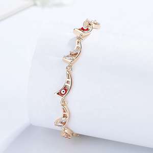 กำไลข้อมือแฟชั่นสีแดงไวน์ ดีไซน์รูปพระจันทร์เสี้ยว ชุบทอง 18K กำไลมิตรภาพสุดหรู สีแดงเบอร์กันดีเคลือบเงา - Product Image 4