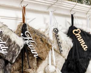 Nuovo Arrivo FYC: Sacchetto Regalo Natalizio Personalizzabile con Monogramma in Morbida Pelliccia Sintetica, Ornamento per Caminetto Festivo - Product Image 4