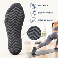 Chaussettes de yoga à adhérence Chevron, couverture directionnelle, construction à bout plat, maille respirante, semelle continue en graphite, ajustement souple pour studio