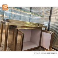 Vitrine personnalisée de présentation de bijoux en verre trempé doré en acier inoxydable avec éclairage LED portable pour magasins de détail
