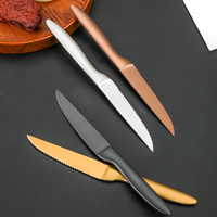 Hochwertiges Edelstahl-Steakmesser mit Wellenschliff, Goldfarbenes Küchenmesser, Tafelmesser aus Metall
