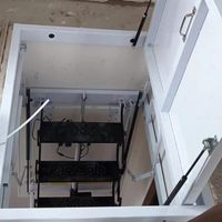 Porte électrique escamotable invisible, porte secrète dissimulée pour cave à vin et escalier de rangement