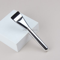 Pinceau de maquillage pour fond de teint Kabuki Pro en argent personnalisé de luxe Pinceau de maquillage pour fond de teint liquide de qualité supérieure unique à dessus plat