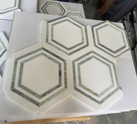 Mosaïque moderne en marbre combiné à motifs hexagonaux Mosaïque en marbre blanc et vert Carreaux muraux de salle de bains